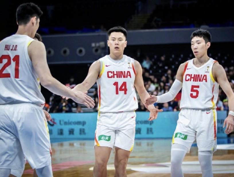 cba-记者：上海队延长李弘权假期，让新晋奶爸享受初为人父的喜悦