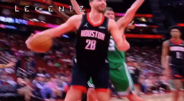 中超-申京为辱骂女裁判员道歉：我当时的做法很幼稚